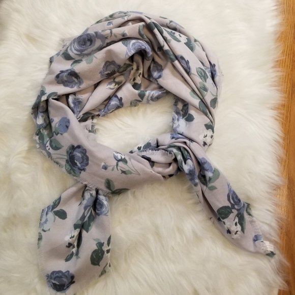 LC Lauren Conrad Accessories - LC Lauren Conrad Rose Garden 48"x50" Versatile Wrap Shawl Blanket Scarf